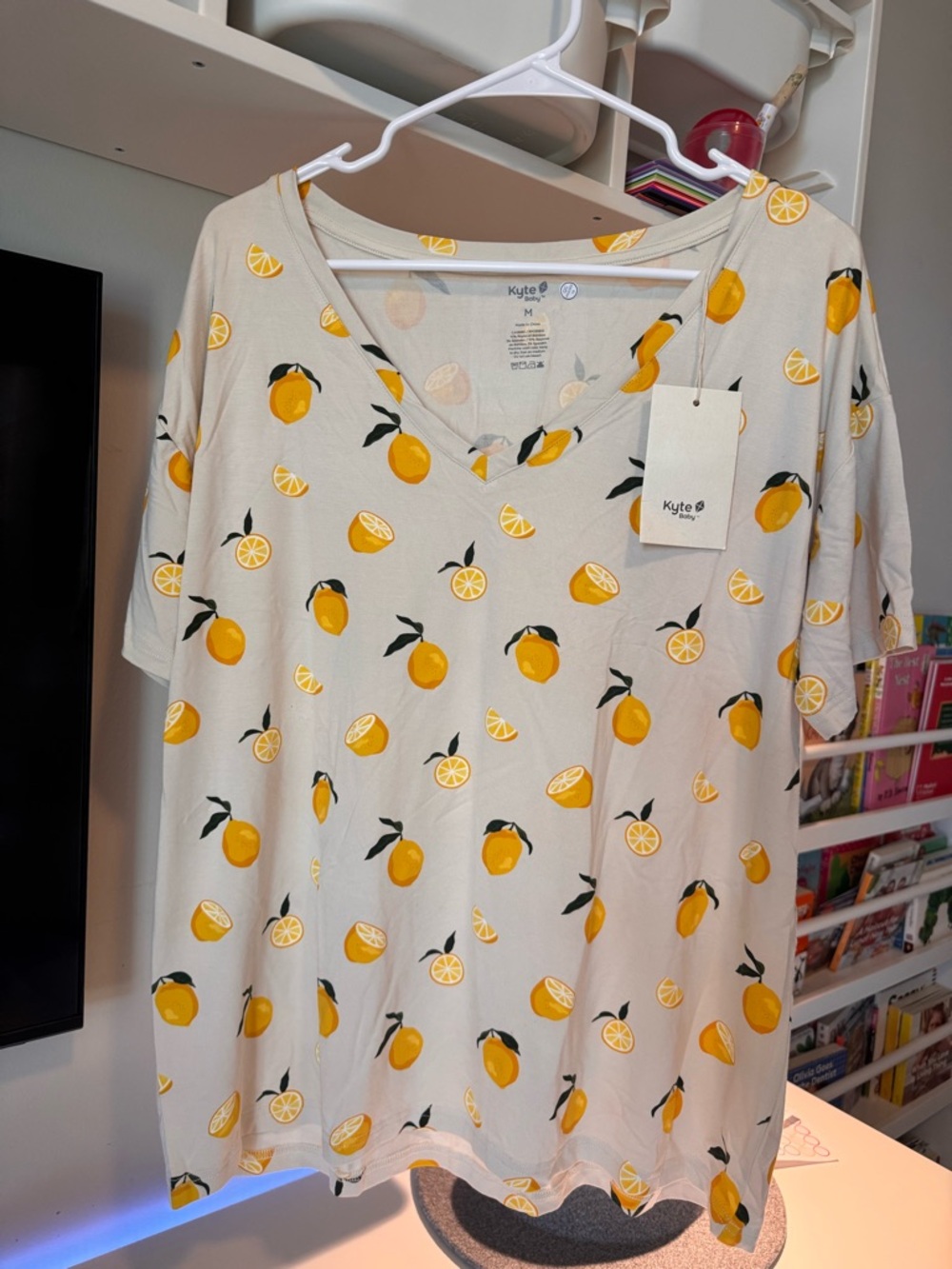 Kyte Baby Women's Relaxed Fit V-Neck in Lemon Print